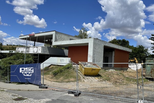 12.7.2022 Demolice stávajícího objektu